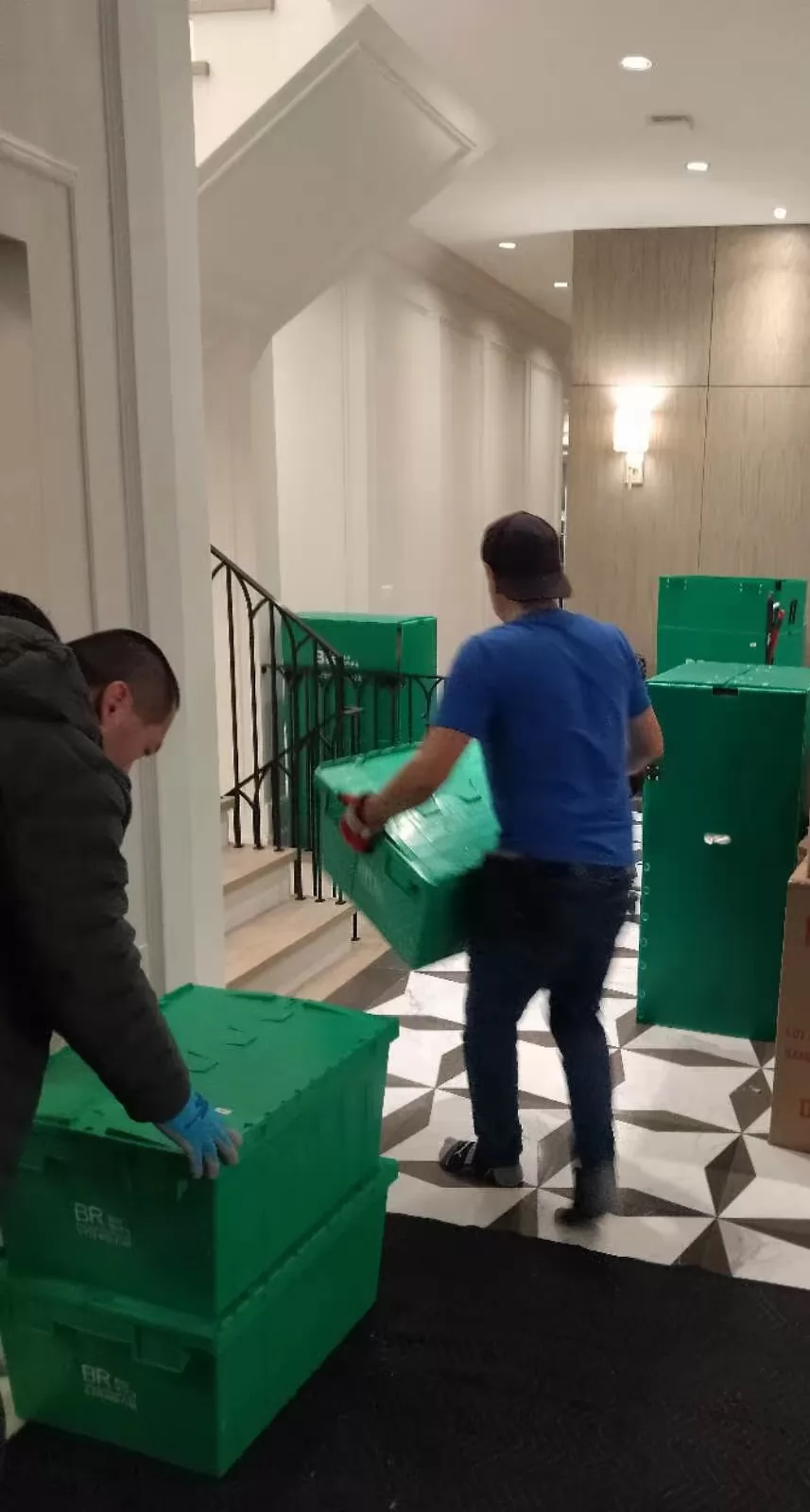 Why Plastic Crates Are Revolutionizing the Modern Office Move
